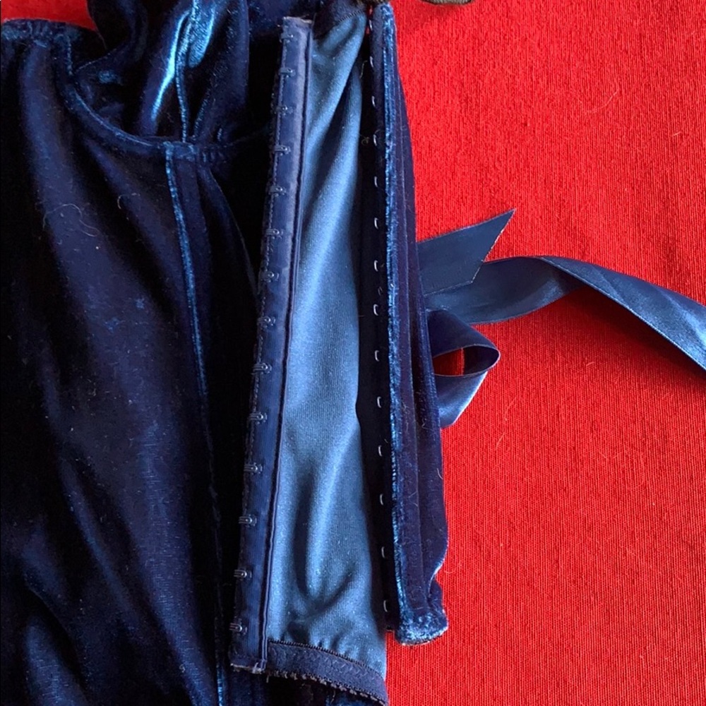 Crushed blue velvet corset - Picture 2 of 6